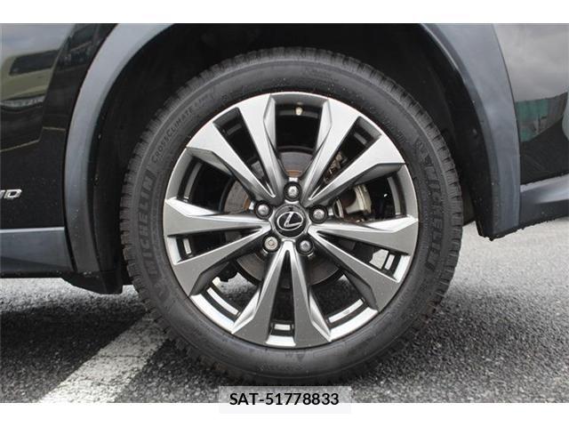 Lexus UX 2019-02 8413352-16