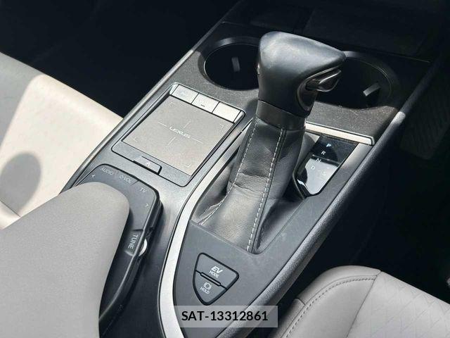 Lexus UX 2019-08 8562506-11