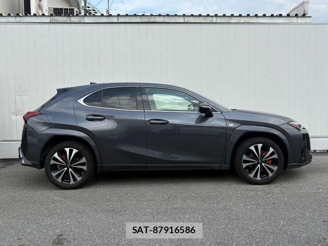 Lexus UX 2023-01 8666435-27
