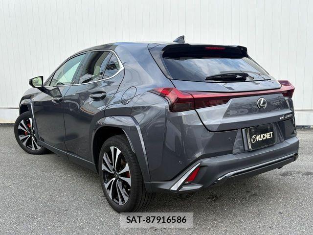 Lexus UX 2023-01 8666435-2