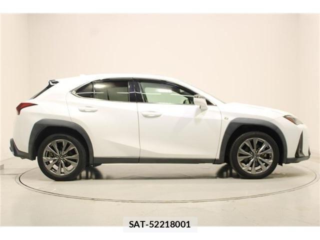 Lexus UX 2023-07 8743547-13