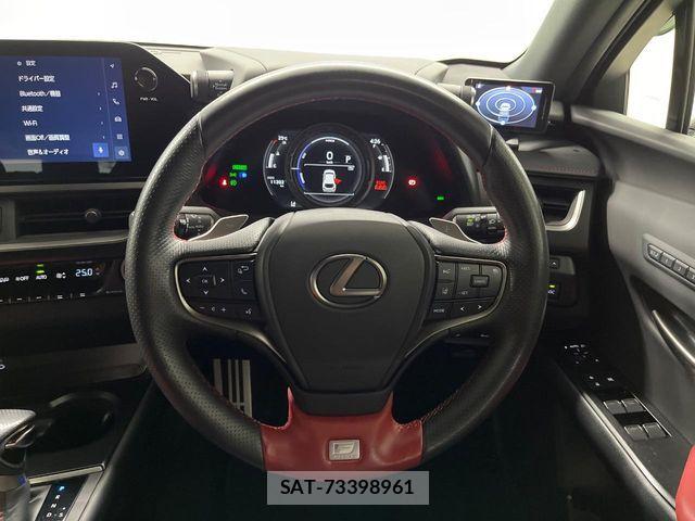 Lexus UX 2023-06 8849620-10