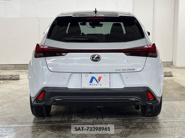 Lexus UX 2023-06 8849620-14