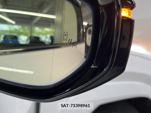 Lexus UX 2023-06 8849620-6