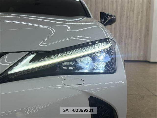 Lexus UX 2023-05 8880578-11