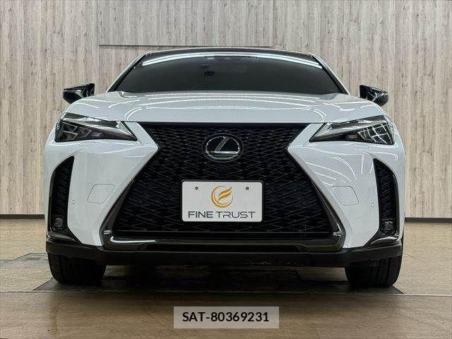 Lexus UX 2023-05 8880578-14