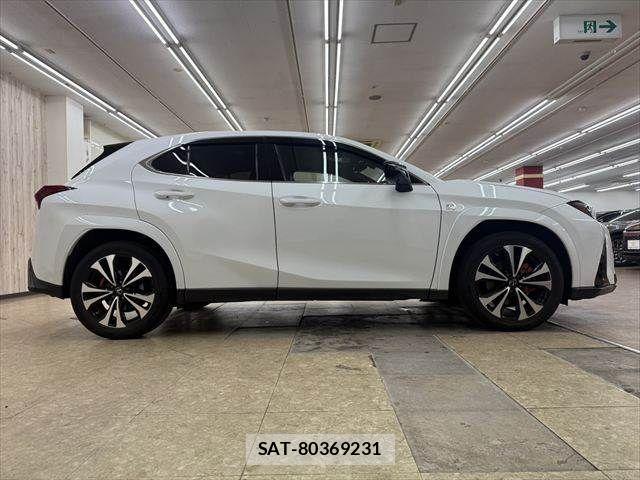 Lexus UX 2023-05 8880578-16