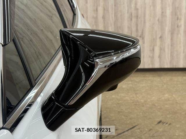 Lexus UX 2023-05 8880578-25
