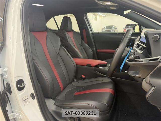 Lexus UX 2023-05 8880578-7