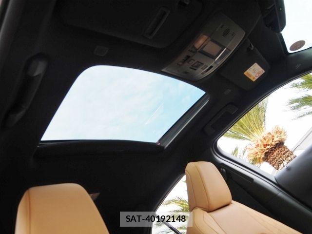 Lexus UX 2024-01 2211043-9
