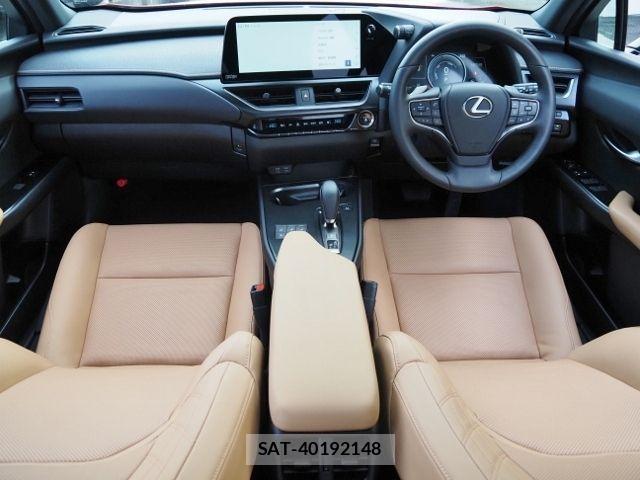 Lexus UX 2024-01 2211043-10