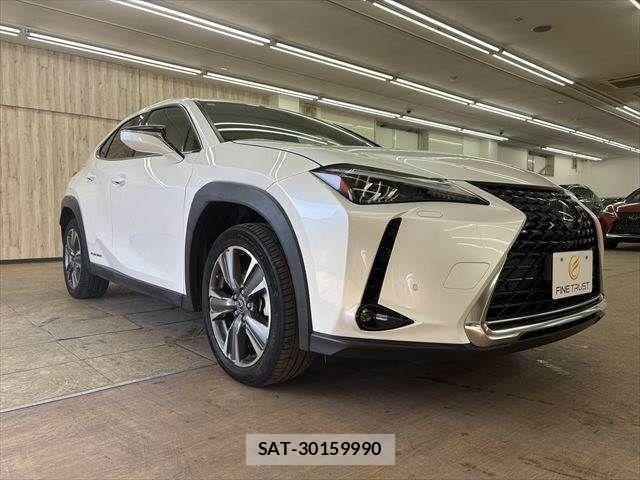 Lexus UX 2021-03 3907308-15