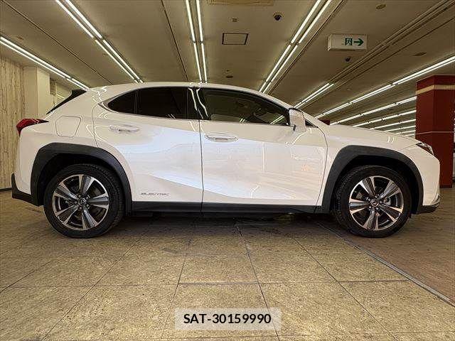Lexus UX 2021-03 3907308-16