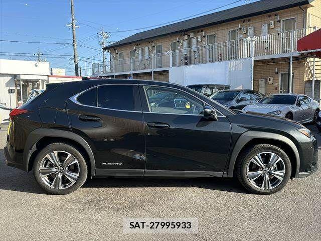Lexus UX 2021-05 4421940-15