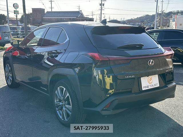 Lexus UX 2021-05 4421940-18