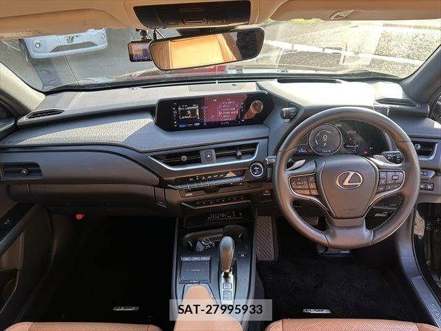 Lexus UX 2021-05 4421940-2