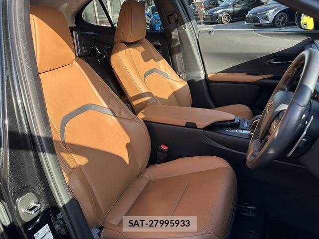 Lexus UX 2021-05 4421940-6