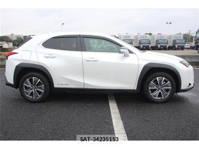 Lexus UX 2022-02 4965271-13