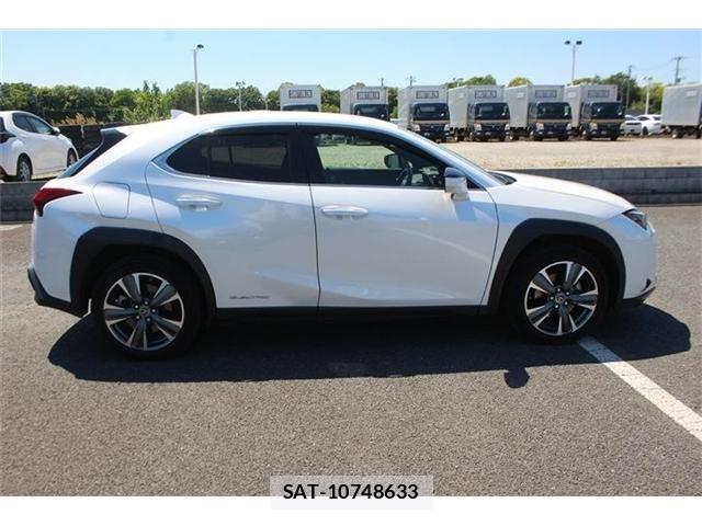Lexus UX 2021-06 6752274-14