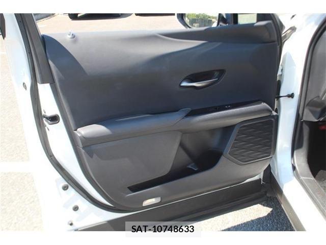 Lexus UX 2021-06 6752274-24