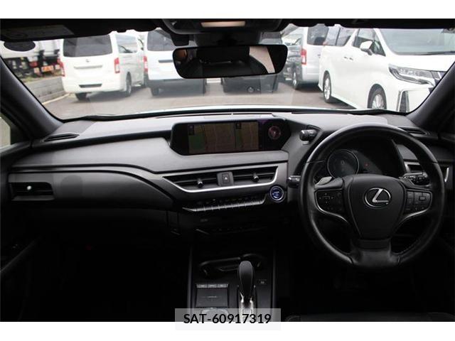 Lexus UX 2021-02 7725239-20