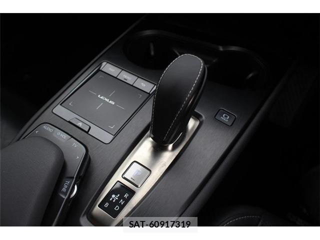 Lexus UX 2021-02 7725239-25