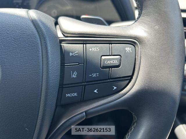 Lexus UX 2021-07 7786675-10