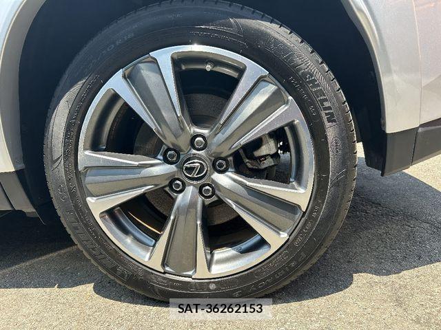 Lexus UX 2021-07 7786675-24