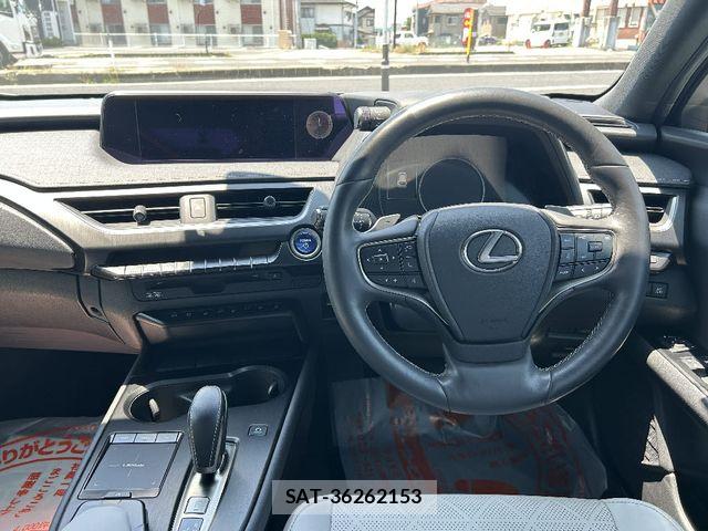 Lexus UX 2021-07 7786675-3