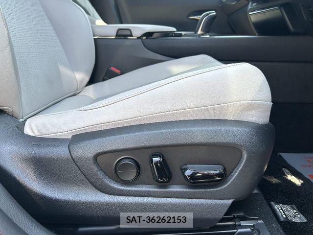 Lexus UX 2021-07 7786675-5