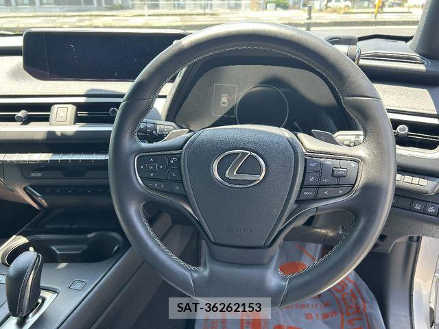 Lexus UX 2021-07 7786675-6