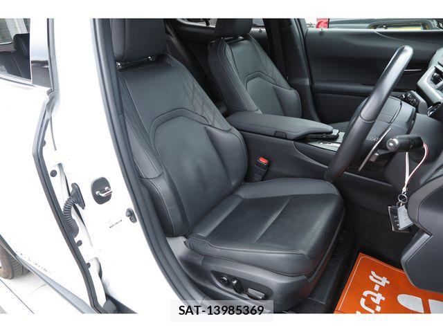 Lexus UX 2022-04 7877481-10