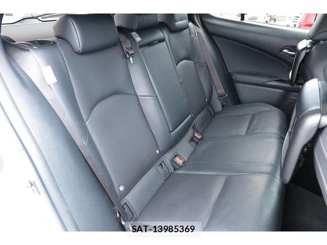 Lexus UX 2022-04 7877481-11