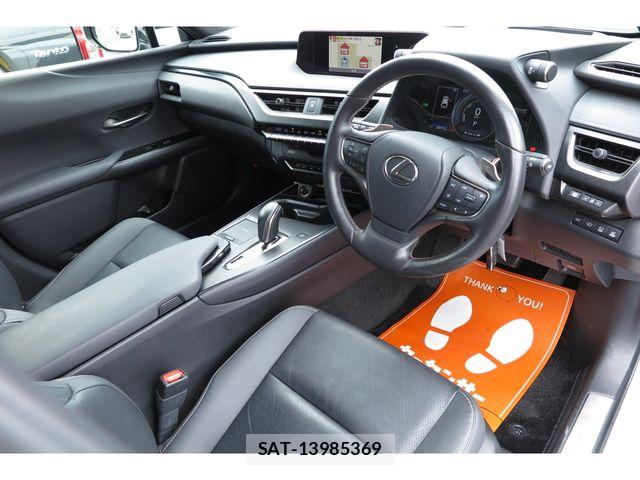Lexus UX 2022-04 7877481-12