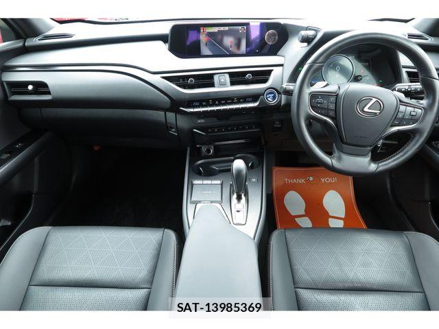 Lexus UX 2022-04 7877481-13