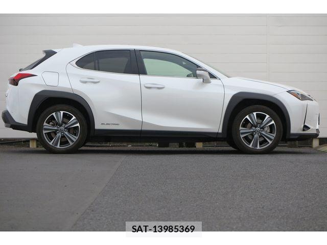 Lexus UX 2022-04 7877481-3