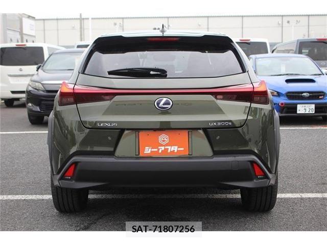 Lexus UX 2022-03 8036513-9