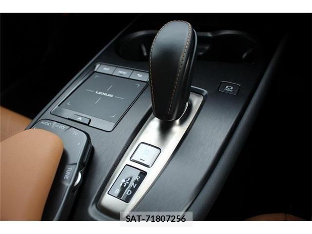 Lexus UX 2022-03 8036513-22