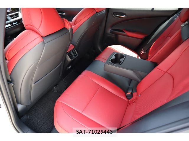 Lexus UX 2024-07 1016628-11