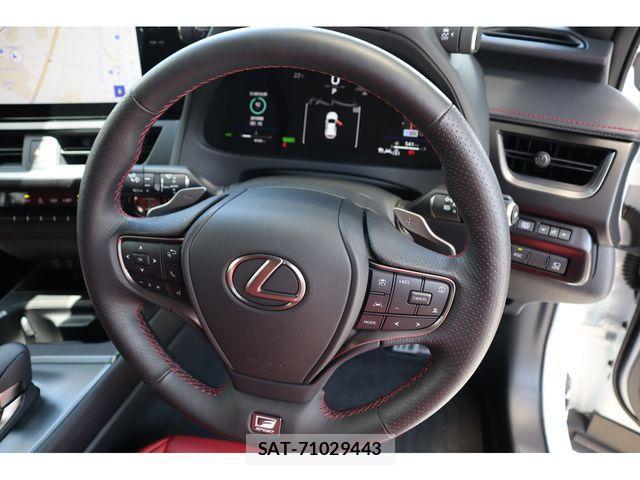 Lexus UX 2024-07 1016628-12