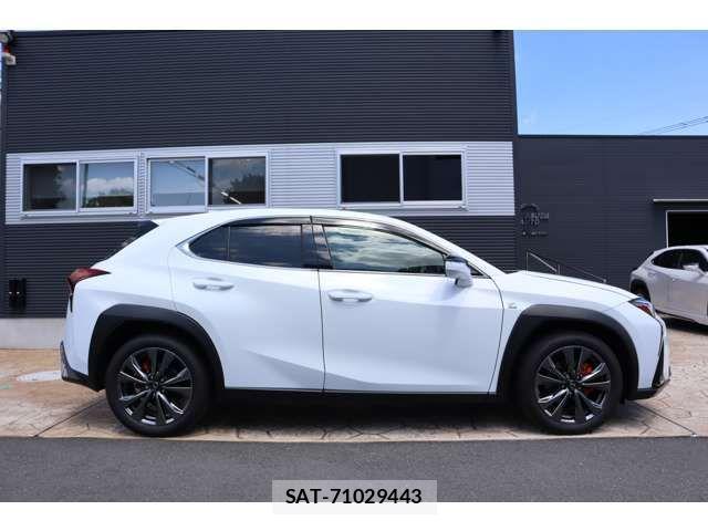 Lexus UX 2024-07 1016628-3