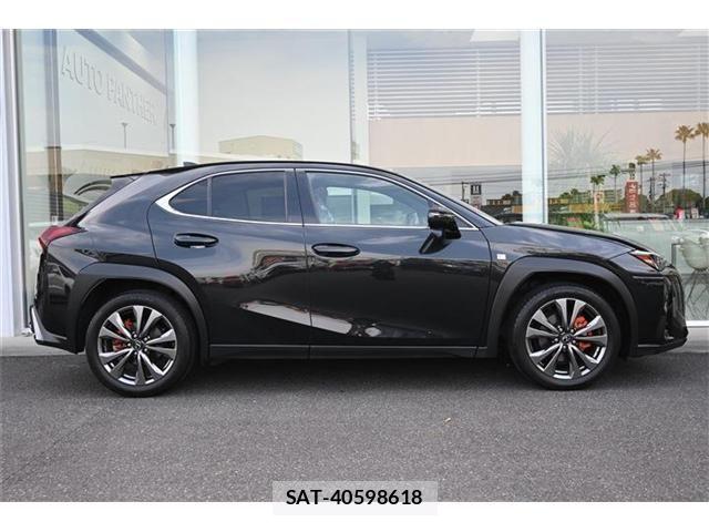 Lexus UX 2024-05 5871274-5