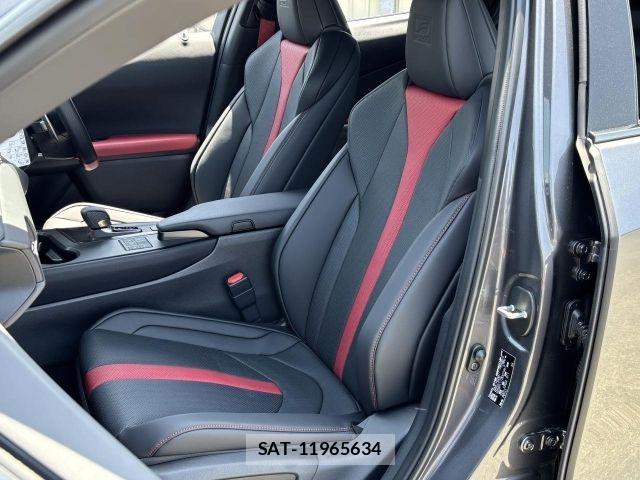 Lexus UX 2025-11 6995275-9