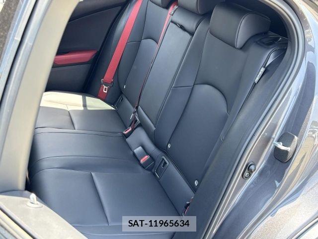 Lexus UX 2025-11 6995275-10