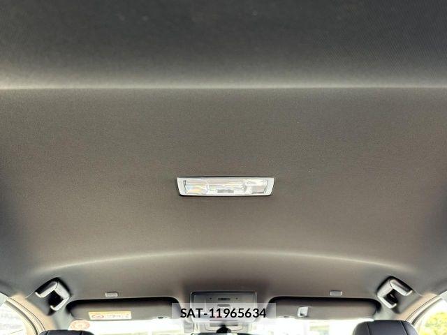 Lexus UX 2025-11 6995275-11