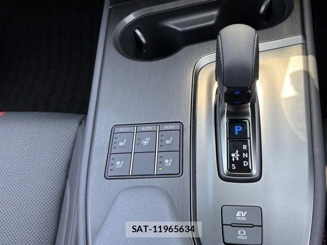 Lexus UX 2025-11 6995275-15