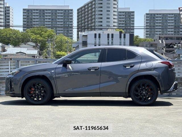 Lexus UX 2025-11 6995275-17