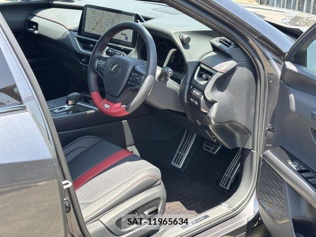 Lexus UX 2025-11 6995275-3