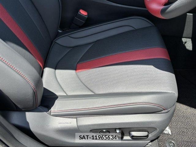 Lexus UX 2025-11 6995275-5
