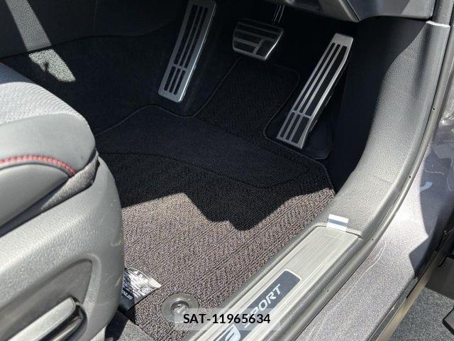 Lexus UX 2025-11 6995275-6